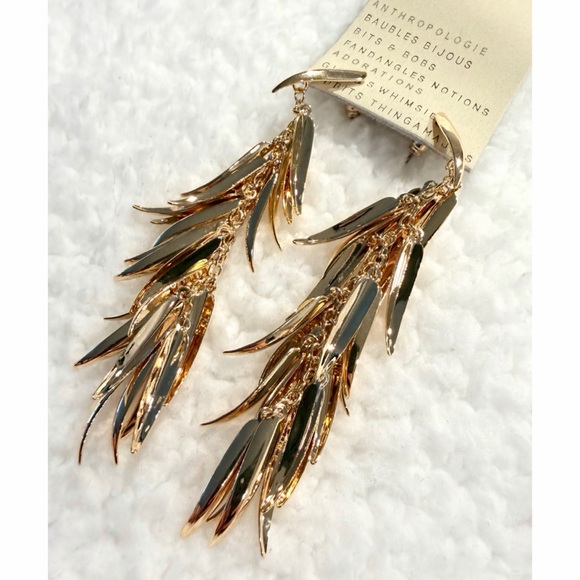 (NWT) ANTHROPOLOGIE • Gold Fringey Leaf Cluster Drop Earrings - Picture 4 of 7